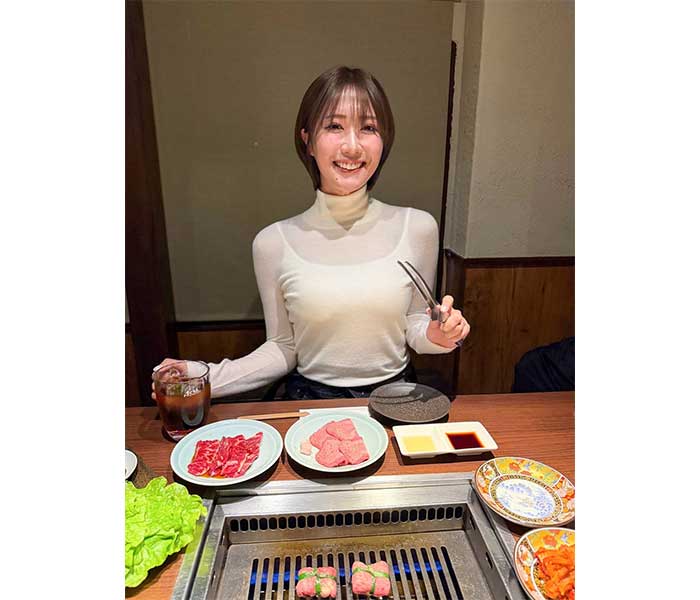 藤澤響花、白タートル×ボブで上品ムード全開なコーデ披露