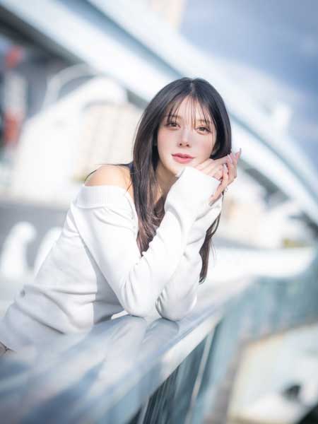 「女神すぎます」水神きき、オフショル×ミニスカの美脚スタイルでファン悩殺！