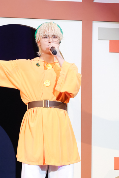 9人組ダンスボーカルグループ・BUDDiiSが、約2年半ぶりにファンミーティング『バディフェス‼2025 ～世界で一番美しいのはだぁれ？～』を開催！とある童話をべースに劇＆ゲーム＆ライブを繰り広げ、満員のバディ（BUDDiiSファンの呼称）にスペシャルなクリスマスプレゼントを贈った。