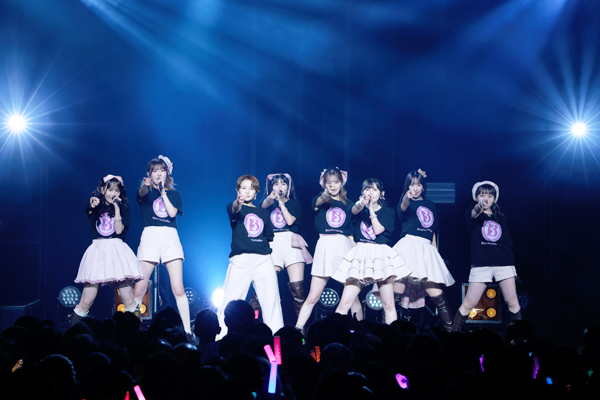 BEYOOOOONDS「LIVE BEYOOOOONDS 3rd」レポート　新曲「ポジティブプログラム」で幕開け