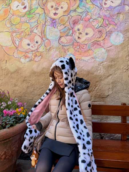 中川安奈、ミニ丈で際立つ脚線美あらわな冬のディズニーコーデを披露