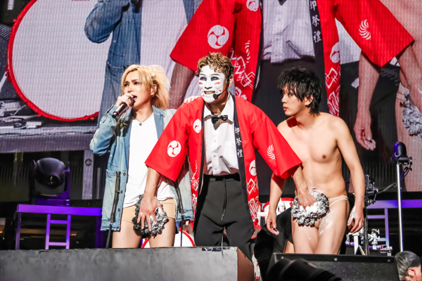 喜矢武豊がガチュピンになり巨大化!?ゴールデンボンバー、ツアーファイナル完走&新曲配信リリース