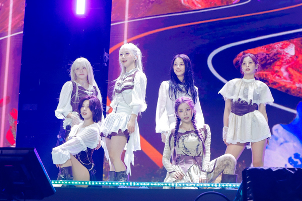 初日はILLIT、ENHYPEN、Snow Man、TOMORROW X TOGETHERらが登場！〈2025 MUSIC BANK GLOBAL FESTIVAL IN JAPAN〉