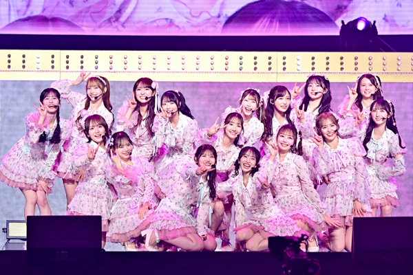 第21期生5名をお披露目＆19期研究生5名が正規メンバーに昇格！「AKB48 20th Year Live Tour 2025 in 日本武道館」オフィシャルレポート