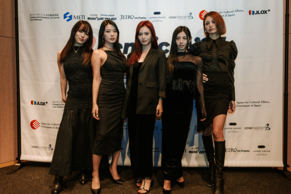 PSYCHIC FEVER＆f5ve　ロサンゼルスにて熱狂のパフォーマンスを披露！