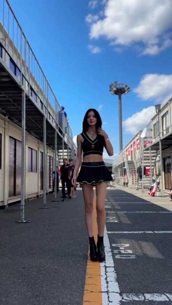 ファン「スタイル良すぎ」水神きき、脚線美映えるコスチューム姿に釘付け！