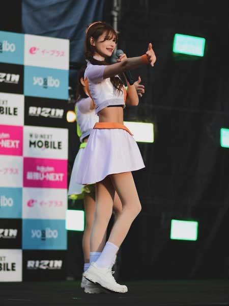 木村楓、美腹筋あらわなコスチューム姿が話題！「めちゃくちゃ素敵です」「美腹筋」