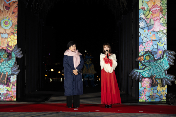 与田祐希が真紅のドレスで登壇！クリスマスイブの予定は…○○○○○を予約済み！東京都知事の小池百合子氏らと点灯「LIGHT WALK ODAIBA」点灯式@シンボルプロムナード公園内夢の大橋