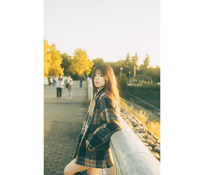菊川万梨亜さん、チェック柄の秋冬コーデで語る！ 「日頃はサウナが多い三鷹や西荻窪、錦糸町に行くことが多いです！」＜表参道ティアラランウェイ＞