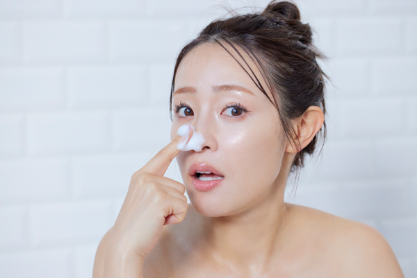 大沢あかね、逆転美容の全貌を1冊に『遅咲き 肌管理オタク 美容に全ぶり』2026年2月2日(月) 発売！ 40歳から急な美人化で話題。