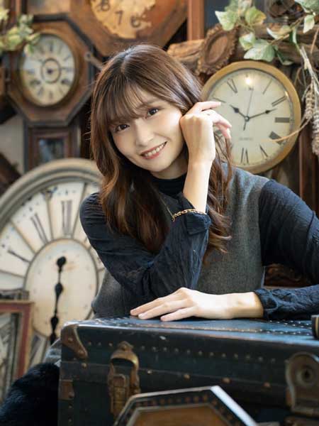 仲 美由紀、美脚あらわな冬コーデでファン魅了