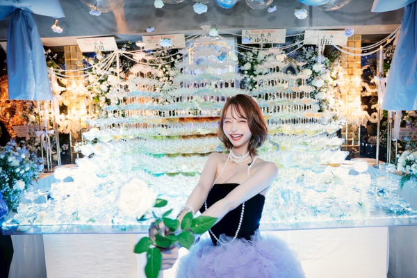 ベネ東京・れみ(れみれみ)、紫のロングドレスで 誕生日イベントに登場！ 総額1億円超のシャンパンタワーで感激のコメント 「私に価値を与えてくれてありがとう」