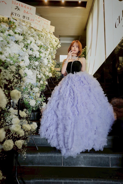 【インタビュー】ファッションディレクター＆No.１キャバ嬢・れみ、誕生日イベントに紫のゴージャスなドレスで登場！ 「最後まで自分自身に勝ち続ける自分でいたかった。今年を漢字１文字で表すと「輝」」