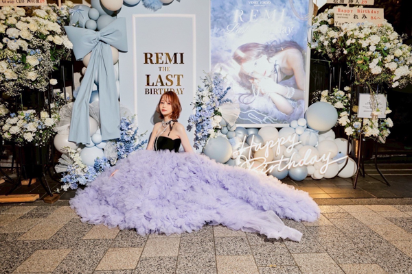 【インタビュー】ファッションディレクター＆No.１キャバ嬢・れみ、誕生日イベントに紫のゴージャスなドレスで登場！ 「最後まで自分自身に勝ち続ける自分でいたかった。今年を漢字１文字で表すと「輝」」