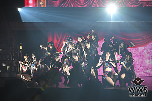 【写真特集】元AKB48・篠田麻里子、「上からマリコ」でオープニングを飾る！パッチワーク風ミニドレス衣装で熱唱！＜AKB48-20th-Year-Live-Tour-2025-in-日本武道館＞7