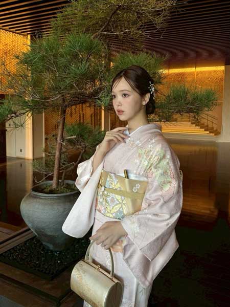 藤田ニコル、淡色きもののしなやかシルエットにファン絶賛「大和撫子ニコルぅ」