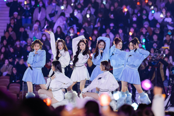 初日はILLIT、ENHYPEN、Snow Man、TOMORROW X TOGETHERらが登場！〈2025 MUSIC BANK GLOBAL FESTIVAL IN JAPAN〉