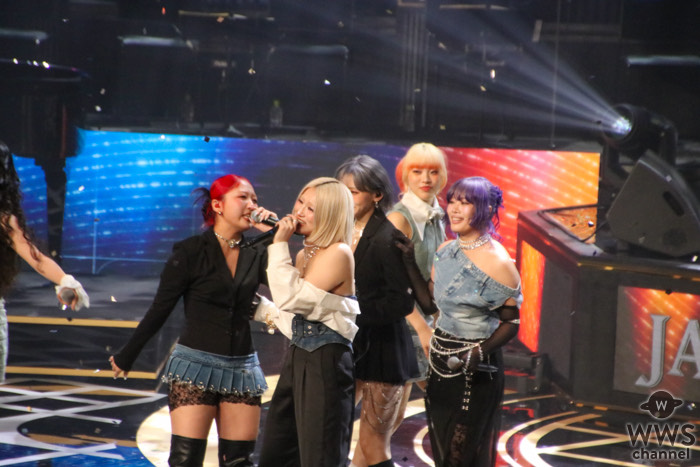 最優秀新人賞はHANA！嬉し涙で「Blue Jeans」を歌い上げる【レコ大】〈第67回 輝く! 日本レコード大賞〉