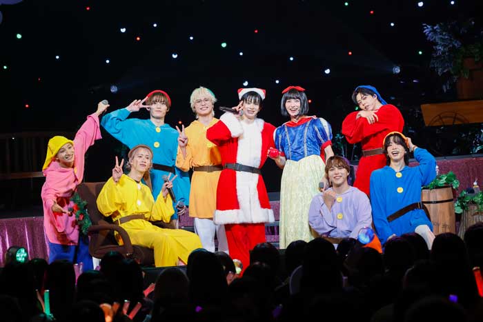 9人組ダンスボーカルグループ・BUDDiiSが、約2年半ぶりにファンミーティング『バディフェス‼2025 ～世界で一番美しいのはだぁれ？～』を開催！とある童話をべースに劇＆ゲーム＆ライブを繰り広げ、満員のバディ（BUDDiiSファンの呼称）にスペシャルなクリスマスプレゼントを贈った。