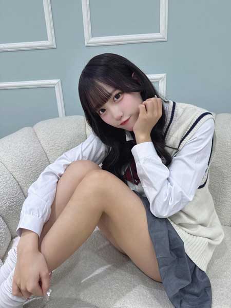 「ギャるりかわいい」琴るり、もち肌感際立つ！白シャツ×ベストの正統派スクールルックが尊いカット公開