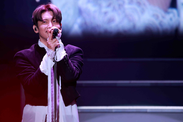 東方神起チャンミン全国8都市20公演を巡った初のソロツアーを完走！ SUPER JUNIORキュヒョンのサプライズ登場も！