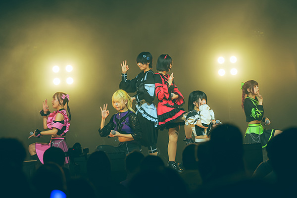 【ライブレポート】MOON RABBiTS、史上最大規模のワンマンライブでファン熱狂！＜MOON RABBiTS OneMan Live「-君との約束-」＞