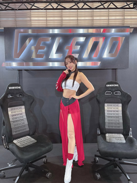 霧島聖子、ロングスリットで美脚スラリが際立つ姿にファン悶絶！