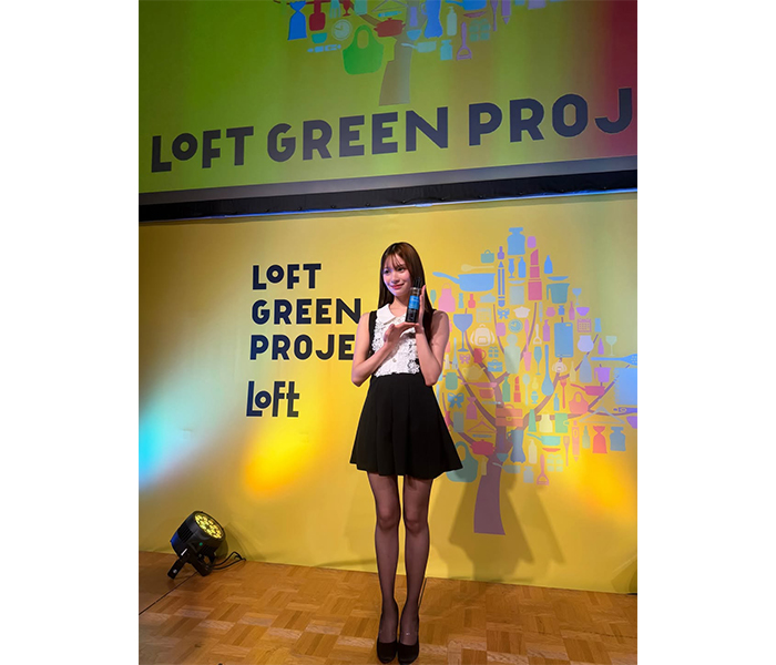 ファン「完璧です」中川紅葉、上品なミニ丈モノクロコーデで脚線美あらわに！