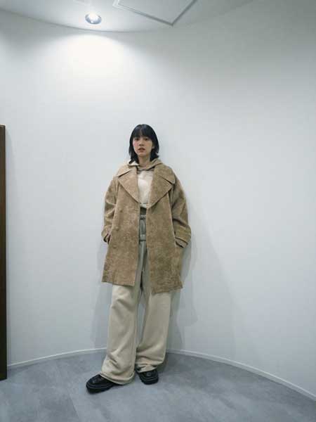 のん、大晦日番組で飯尾和樹と偶然リンクコーデ！喫茶店に合わせベージュコーデに身を包んだオフショに「素敵」「めっちゃ綺麗！！」「楽しみ過ぎる」「まぢ～オシャレ～」「笑顔かわいい」の声