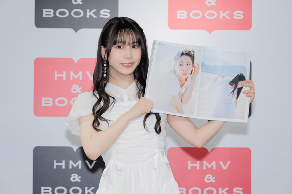 野中ここな「ホクロも恥ずかしがらずに出そう、と思いながら撮影してもらいました」＜1st写真集うたかた　合同取材オフィシャルレポート＞