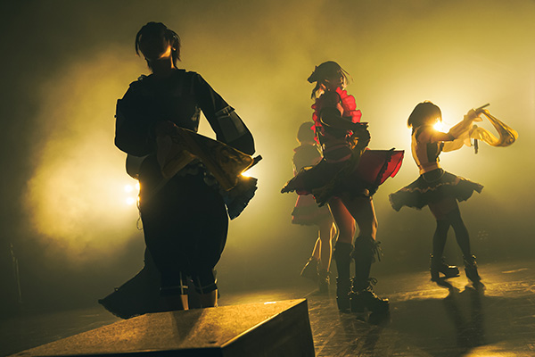 【ライブレポート】MOON RABBiTS、史上最大規模のワンマンライブでファン熱狂！＜MOON RABBiTS OneMan Live「-君との約束-」＞