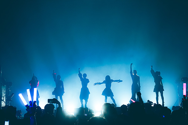 【ライブレポート】MOON RABBiTS、史上最大規模のワンマンライブでファン熱狂！＜MOON RABBiTS OneMan Live「-君との約束-」＞