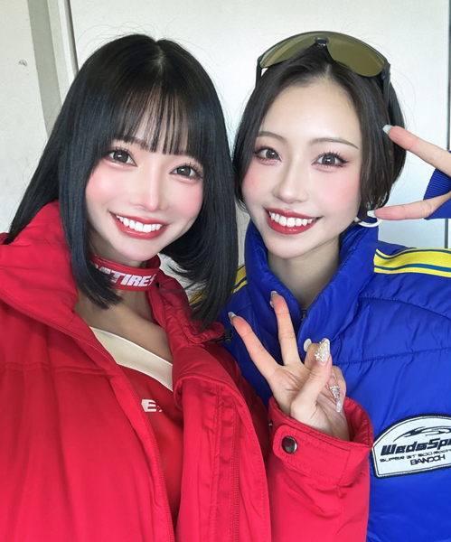 米倉みゆ、光沢オフショルセットアップのコスチュームで抜群スタイルを披露！！