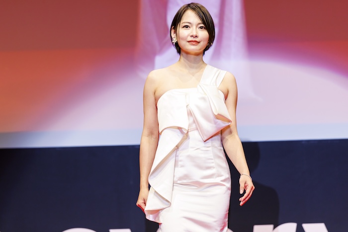 Nano、上品な純白ドレス姿でクリエイター部門1位の思い語る！「来年また同じ場所に戻って来られるように、これからも一緒に頑張っていきましょう」＜every award 2025＞