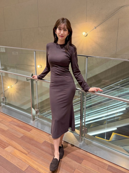 ボディラインがくっきり！中川安奈、大人のタイトワンピ姿にファン悶絶