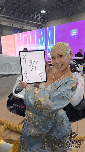 【動画】DJ TIARA、肩見せ着物＆黒の柄網タイツ姿で東京オートサロン2026に登場！今年の目標を漢字1字で表すと「雷」＜TOKYO AUTO SALON 2026＞