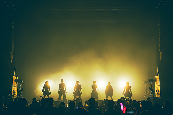 【ライブレポート】MOON RABBiTS、史上最大規模のワンマンライブでファン熱狂！＜MOON RABBiTS OneMan Live「-君との約束-」＞