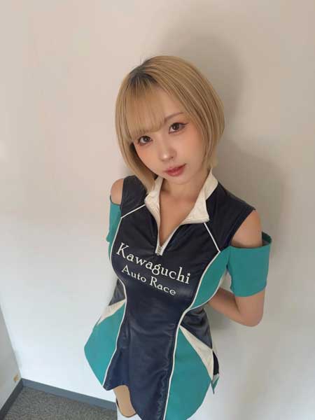 夜道雪、美くびれ際立つ圧巻のコスチューム姿でファン魅了！