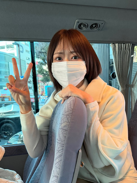 藤澤響花、ミニ丈で脚線美が刺さるホワイトコーデでファン悩殺