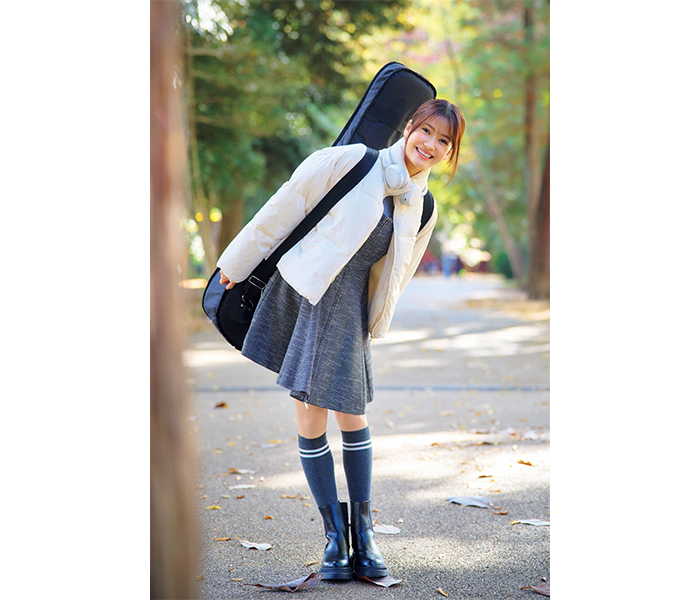 乃木坂46・5期生きっての歌姫・奥田いろはが1月7日発売の『FLASH』に登場！路上ライブやミュージカルなど、グループ外での活動を通して学んだこと、感じたことについて語る