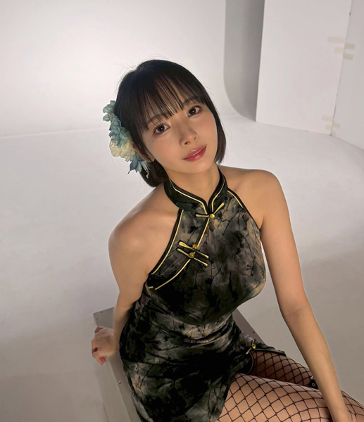 「役満ですね」岡田紗佳、大胆網タイツ姿にドキッ！チャイナ風ミニで色っぽ可愛く！