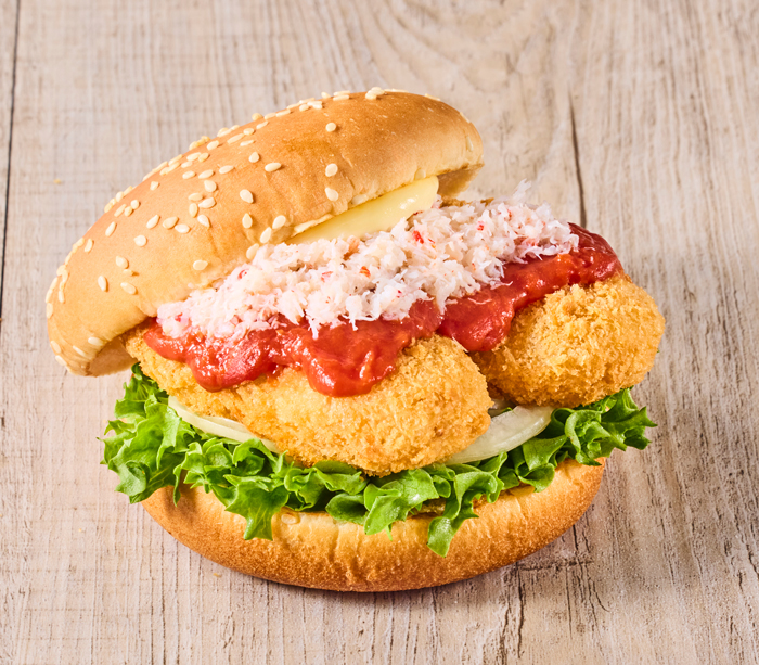フレッシュネスバーガー、洋食の人気メニューをバーガーに。北海道産オオズワイガニの蟹身を存分に堪能！冬の濃厚クリームコロッケバーガー登場