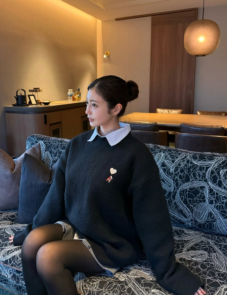 阿部なつき、破壊力たまらない…ミニ丈×シアータイツで美脚スラリが映えすぎるカット公開