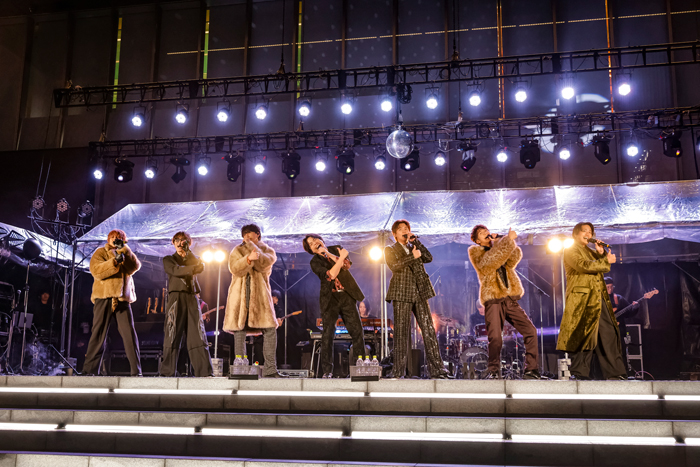 WEST.初のフリーライブ「WEST. Special Street Live」（オフィシャルレポート＆メンバーコメントあり）