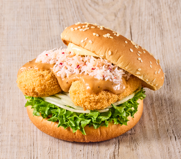 フレッシュネスバーガー、洋食の人気メニューをバーガーに。北海道産オオズワイガニの蟹身を存分に堪能！冬の濃厚クリームコロッケバーガー登場