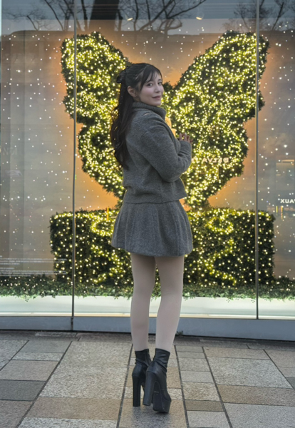 Reina+World、脚長バランスが際立つ冬コーデでファン魅了