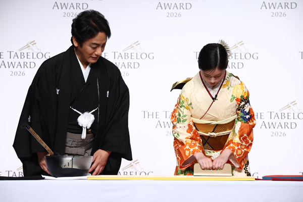 小芝風花、片岡愛之助が和装で登場！「The Tabelog Award 2026」開催