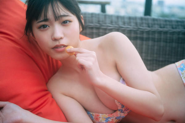 僕が見たかった青空・金澤亜美、初めてが満載のファースト写真集で初めてのチューブトップビキニに挑戦！