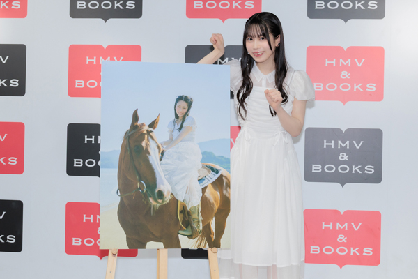 野中ここな「ホクロも恥ずかしがらずに出そう、と思いながら撮影してもらいました」＜1st写真集うたかた　合同取材オフィシャルレポート＞