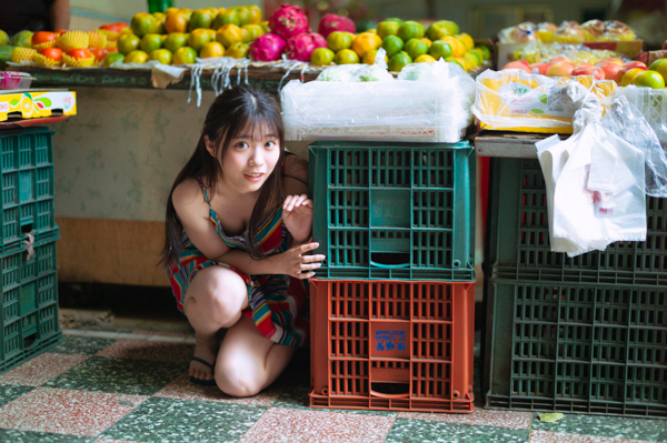 僕が見たかった青空・金澤亜美、初めてが満載のファースト写真集で初めてのチューブトップビキニに挑戦！